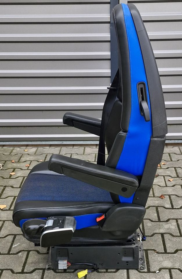 VOLVO FH5 FM5 FOTEL KIEROWCY UK - Cabina e interior: foto 4 VOLVO FH5 FM5 FOTEL KIEROWCY UK - Cabina e interior: foto 4