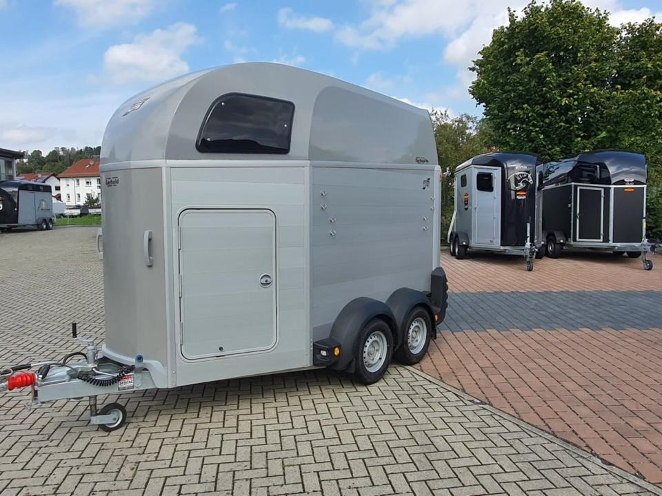 ALU Pferdeanhänger Ifor Williams HB 506 Flügeltür Sattelkammer - Remolque para caballos: foto 3 ALU Pferdeanhänger Ifor Williams HB 506 Flügeltür Sattelkammer - Remolque para caballos: foto 3