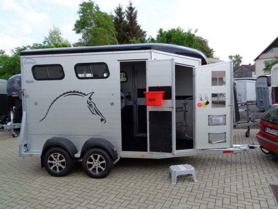 Böckmann Pferdeanhänger Portax L-SR, Videokamera - Remolque para caballos: foto 1 Böckmann Pferdeanhänger Portax L-SR, Videokamera - Remolque para caballos: foto 1