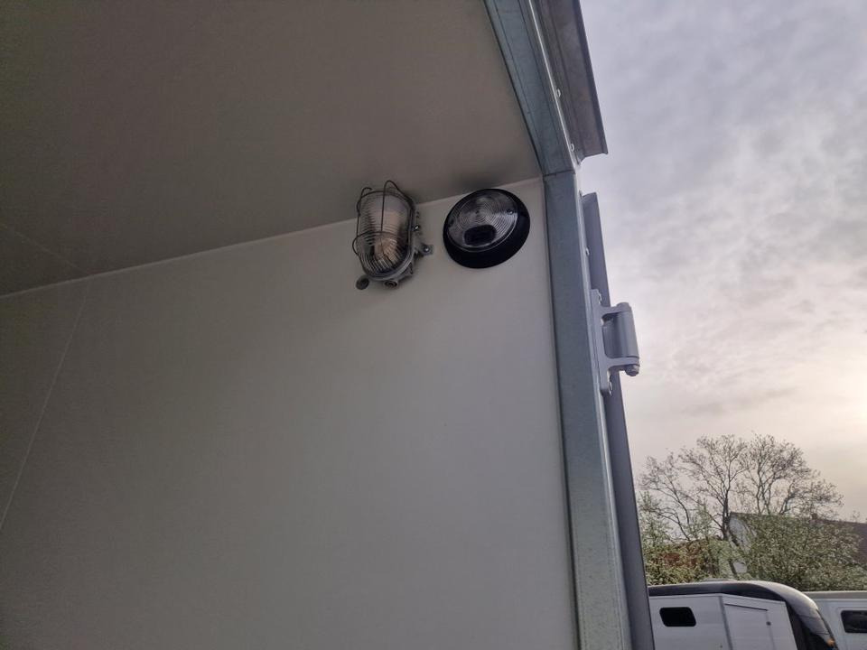 PKW Anhänger Böckmann Kühlkoffer Kühlanhänger Kühler 2,7 to Tür - Frigorífico remolque: foto 5 PKW Anhänger Böckmann Kühlkoffer Kühlanhänger Kühler 2,7 to Tür - Frigorífico remolque: foto 5