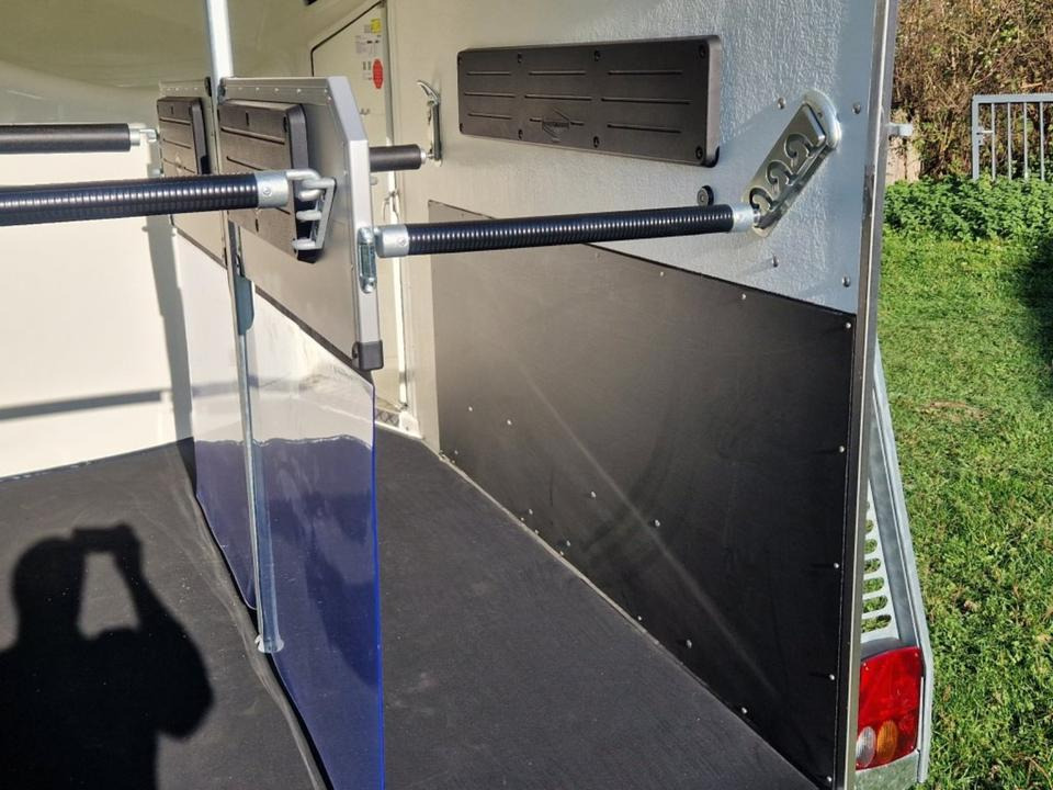 Remolque para caballos Pferdeanhänger Böckmann, Master, WCF, Aluräder, Sattelk.100 Km: foto 7 Remolque para caballos Pferdeanhänger Böckmann, Master, WCF, Aluräder, Sattelk.100 Km: foto 7