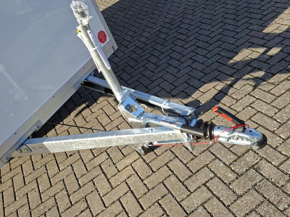Sandwich Koffer Tieflader Böckmann KT-SW 3015/27 H Flügeltür 2,7t - Caja cerrada remolque: foto 2 Sandwich Koffer Tieflader Böckmann KT-SW 3015/27 H Flügeltür 2,7t - Caja cerrada remolque: foto 2