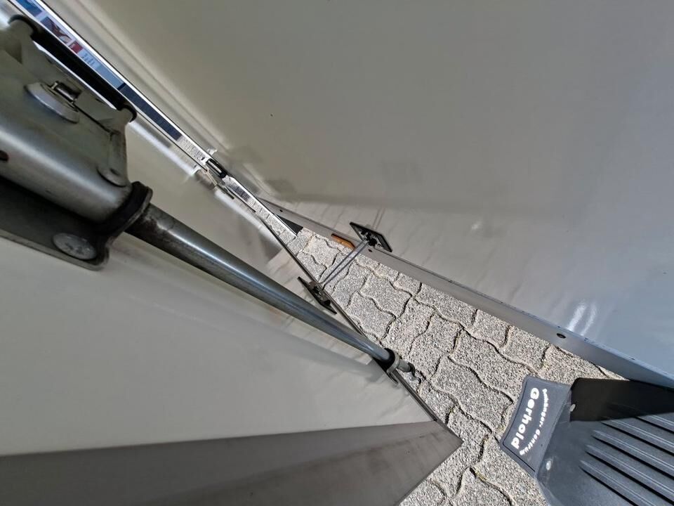 Sandwich Koffer Tieflader WM Meyer 2,7t Zurrschienen Sperrstange - Caja cerrada remolque: foto 5 Sandwich Koffer Tieflader WM Meyer 2,7t Zurrschienen Sperrstange - Caja cerrada remolque: foto 5