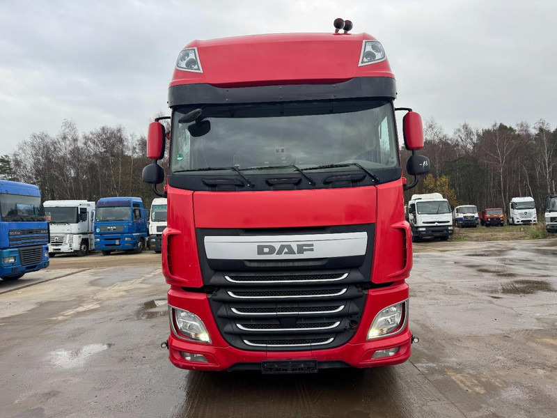 DAF XF 460 Super Space Cab (MANUAL GEARBOX / BOITE MANUELLE / 848.000 km !!!) - Cabeza tractora: foto 2 DAF XF 460 Super Space Cab (MANUAL GEARBOX / BOITE MANUELLE / 848.000 km !!!) - Cabeza tractora: foto 2