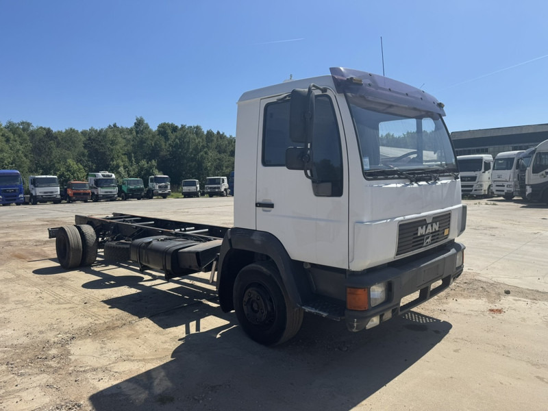 MAN 12.224 (MANUAL GEARBOX / EURO 2 / BELGIAN TRUCK IN GOOD CONDITION !!!) - Chasis camión: foto 4 MAN 12.224 (MANUAL GEARBOX / EURO 2 / BELGIAN TRUCK IN GOOD CONDITION !!!) - Chasis camión: foto 4