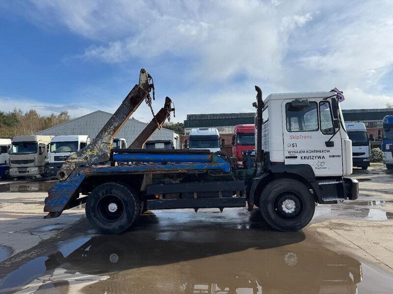 MAN 18.264 (FULL STEEL SUSPENSION / MANUAL GEARBOX / EURO 2 / PERFECT !) - Portacontenedore/ Intercambiable camión: foto 4 MAN 18.264 (FULL STEEL SUSPENSION / MANUAL GEARBOX / EURO 2 / PERFECT !) - Portacontenedore/ Intercambiable camión: foto 4