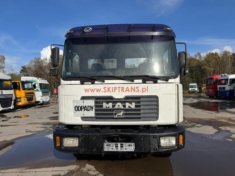 MAN 18.264 (FULL STEEL SUSPENSION / MANUAL GEARBOX / EURO 2 / PERFECT !) - Portacontenedore/ Intercambiable camión: foto 2 MAN 18.264 (FULL STEEL SUSPENSION / MANUAL GEARBOX / EURO 2 / PERFECT !) - Portacontenedore/ Intercambiable camión: foto 2