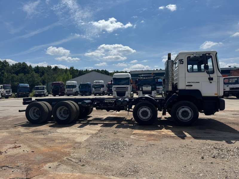 MAN 32.364 (EURO 2 / 6 CYLINDER / 12 TIRES / 8X4 / PERFECT) - Chasis camión: foto 4 MAN 32.364 (EURO 2 / 6 CYLINDER / 12 TIRES / 8X4 / PERFECT) - Chasis camión: foto 4