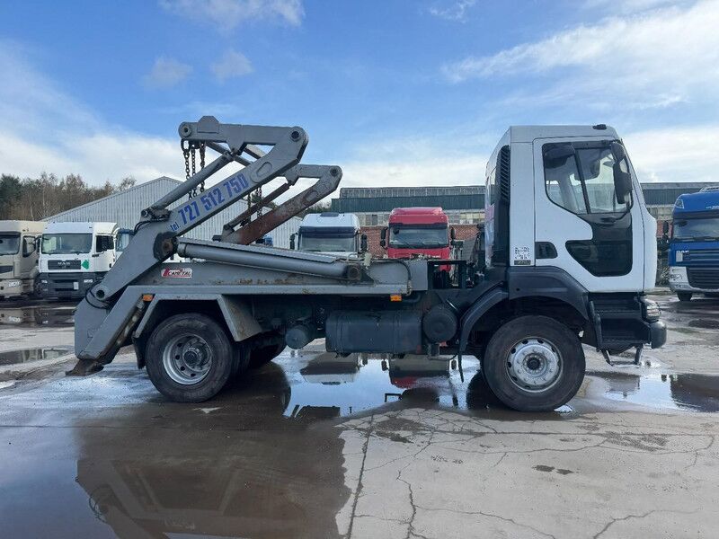 Renault Kerax 270 (GRAND PONT / SUSPENSION LAMES / BOITE MANUELLE / PARFAIT ETAT) - Portacontenedore/ Intercambiable camión: foto 4 Renault Kerax 270 (GRAND PONT / SUSPENSION LAMES / BOITE MANUELLE / PARFAIT ETAT) - Portacontenedore/ Intercambiable camión: foto 4