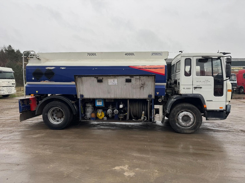 Volvo FL 6 - 220 (11000 L / 2 COMPARTMENTS / 18 TON / MANUAL GEARBOX / PERFECT) - Cisterna camión: foto 4 Volvo FL 6 - 220 (11000 L / 2 COMPARTMENTS / 18 TON / MANUAL GEARBOX / PERFECT) - Cisterna camión: foto 4