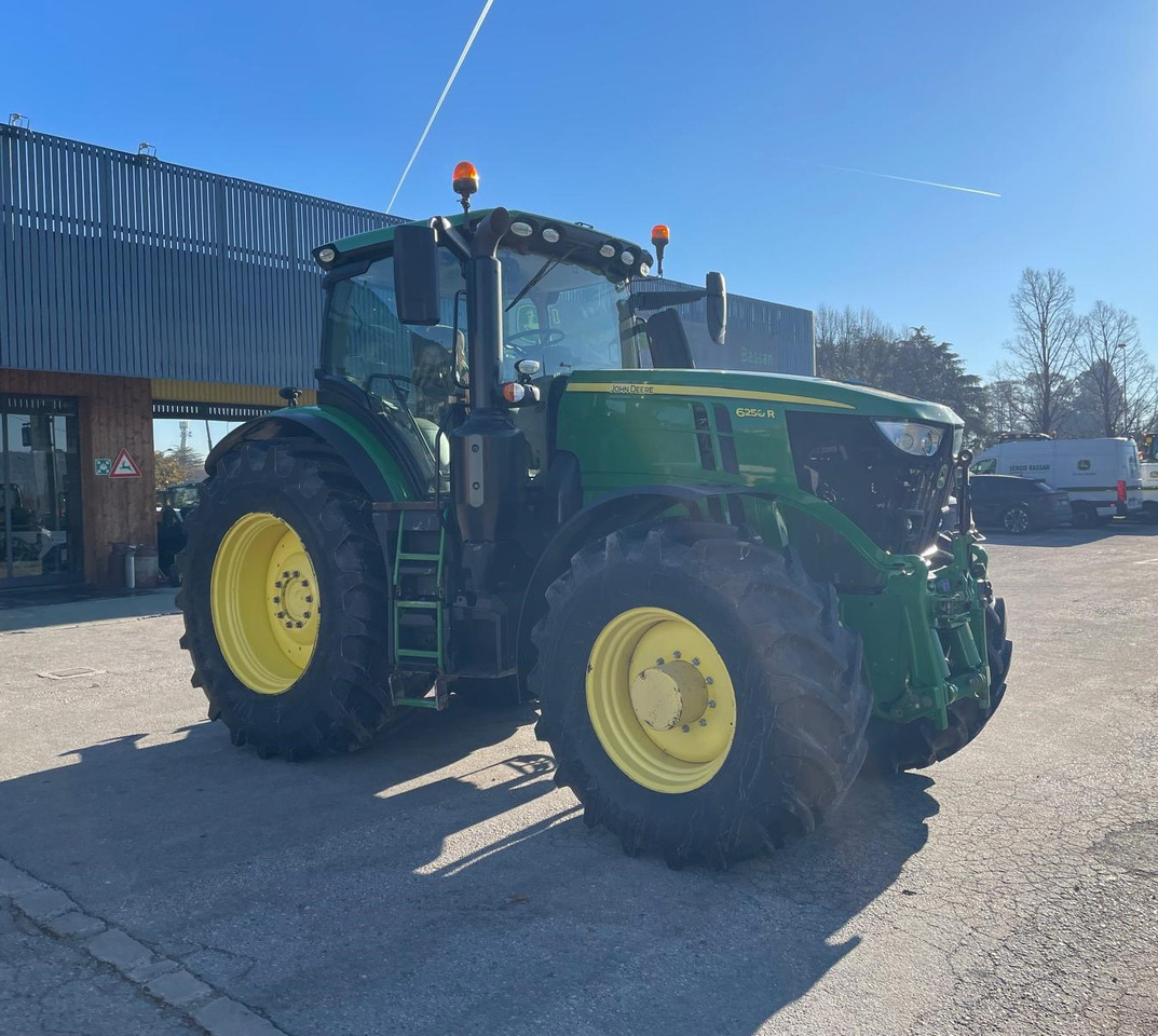 JOHN DEERE 6250 R - Tractor: foto 3 JOHN DEERE 6250 R - Tractor: foto 3