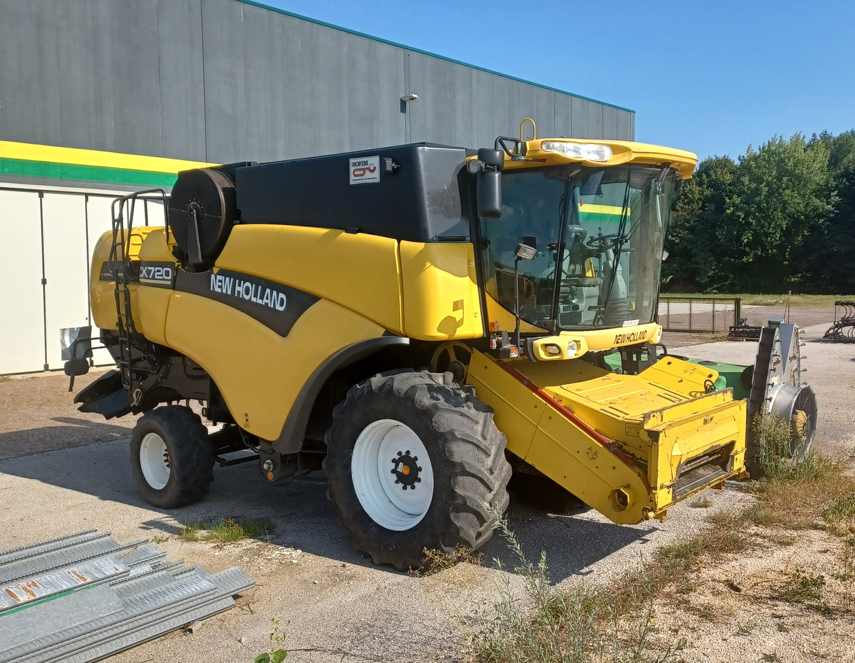 NEW HOLLAND MIETITREBBIA CX 720 - Cosechadora de granos: foto 1 NEW HOLLAND MIETITREBBIA CX 720 - Cosechadora de granos: foto 1