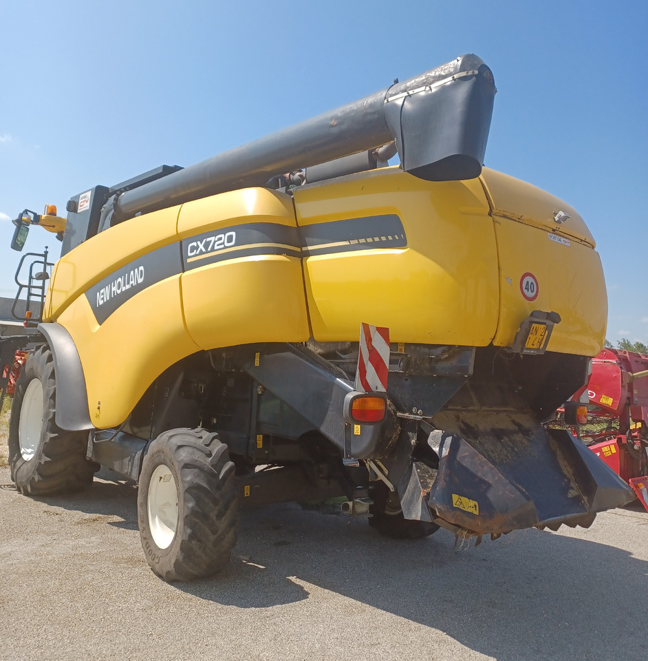 NEW HOLLAND MIETITREBBIA CX 720 - Cosechadora de granos: foto 4 NEW HOLLAND MIETITREBBIA CX 720 - Cosechadora de granos: foto 4