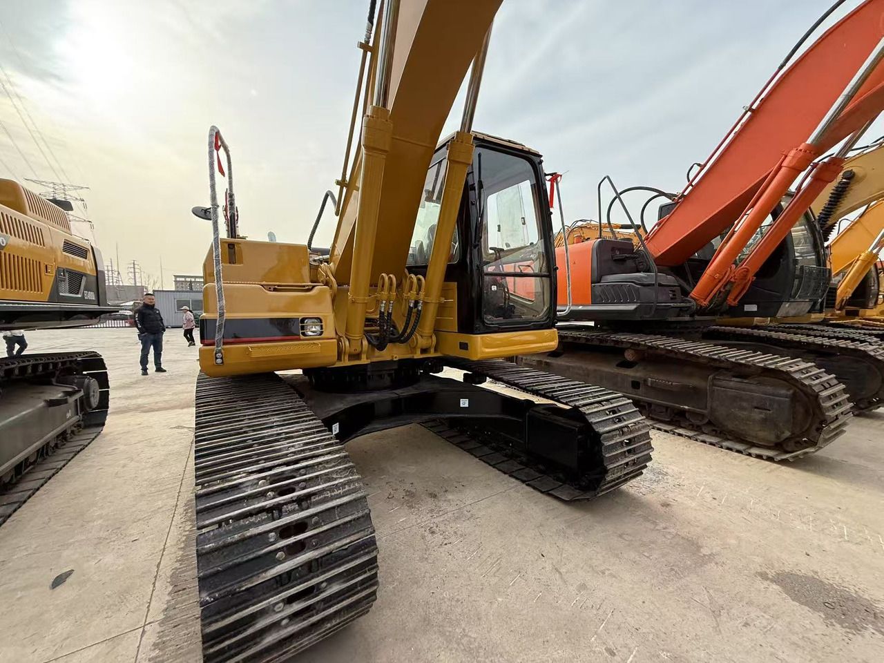 CATERPILLAR used cat 320b excavator - Excavadora de cadenas: foto 1 CATERPILLAR used cat 320b excavator - Excavadora de cadenas: foto 1