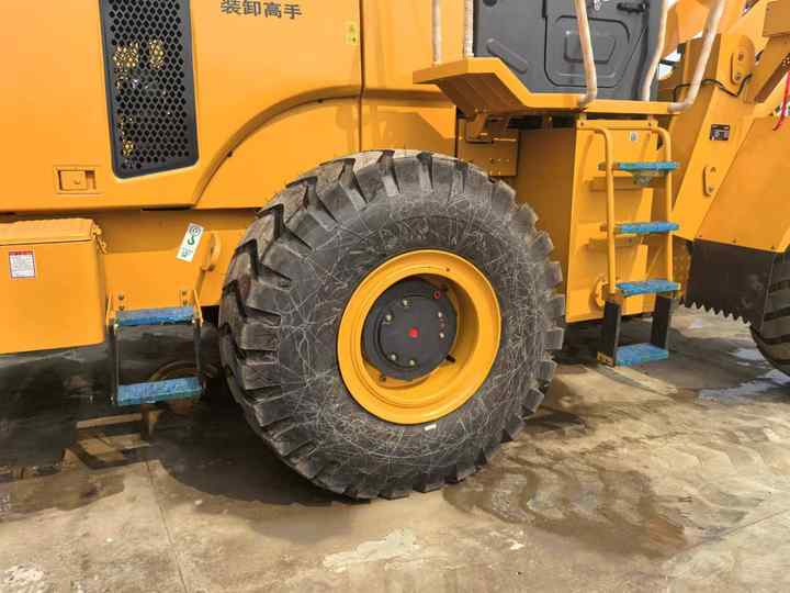 China Famous Brand LiuGong Medium-sized Wheel Loader LiuGong 856N Loader for Earthmoving, Mining, Construction for Sale - Cargadora de ruedas: foto 5 China Famous Brand LiuGong Medium-sized Wheel Loader LiuGong 856N Loader for Earthmoving, Mining, Construction for Sale - Cargadora de ruedas: foto 5