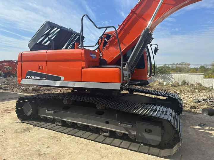 Second Hand Doosan Dx225 Excavator 20tons Middle Machine for Sale Excellent Condition Doosan Dx225 300 Hot Sale Machine - Excavadora: foto 3 Second Hand Doosan Dx225 Excavator 20tons Middle Machine for Sale Excellent Condition Doosan Dx225 300 Hot Sale Machine - Excavadora: foto 3