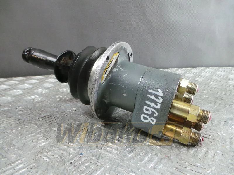 Case 1088 P4743324M - Válvula hidráulica para Maquinaria de construcción: foto 1 Case 1088 P4743324M - Válvula hidráulica para Maquinaria de construcción: foto 1