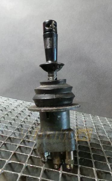 Case 1088 P4743324M - Válvula hidráulica para Maquinaria de construcción: foto 1 Case 1088 P4743324M - Válvula hidráulica para Maquinaria de construcción: foto 1