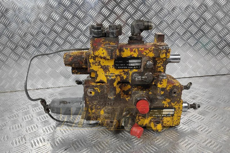 Volvo 4864235/4821543 - Válvula hidráulica para Maquinaria de construcción: foto 1 Volvo 4864235/4821543 - Válvula hidráulica para Maquinaria de construcción: foto 1