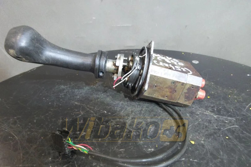 Volvo EC340 - Válvula hidráulica para Maquinaria de construcción: foto 1 Volvo EC340 - Válvula hidráulica para Maquinaria de construcción: foto 1