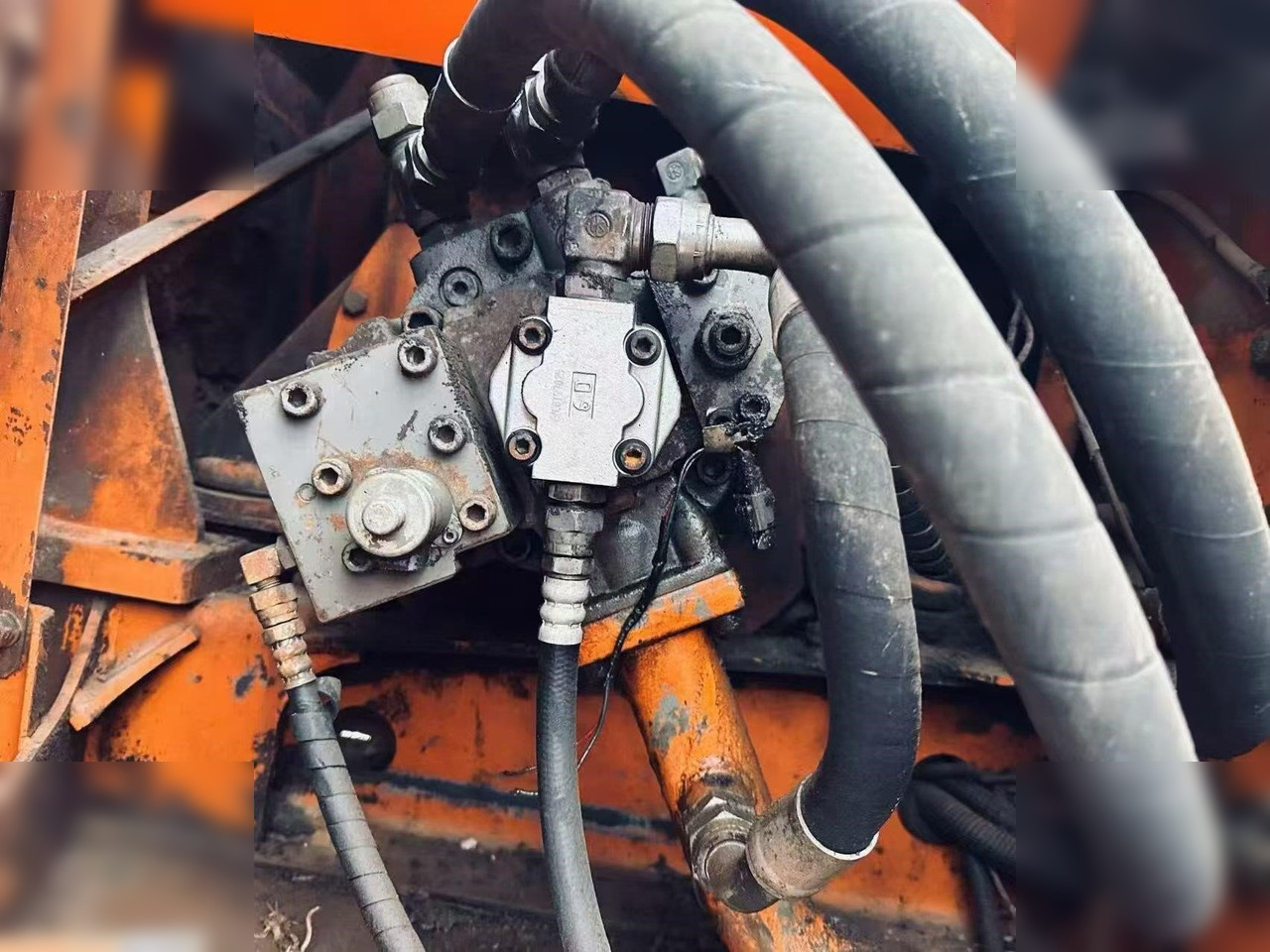 Excavadora de cadenas HITACHI EX60-5: foto 11