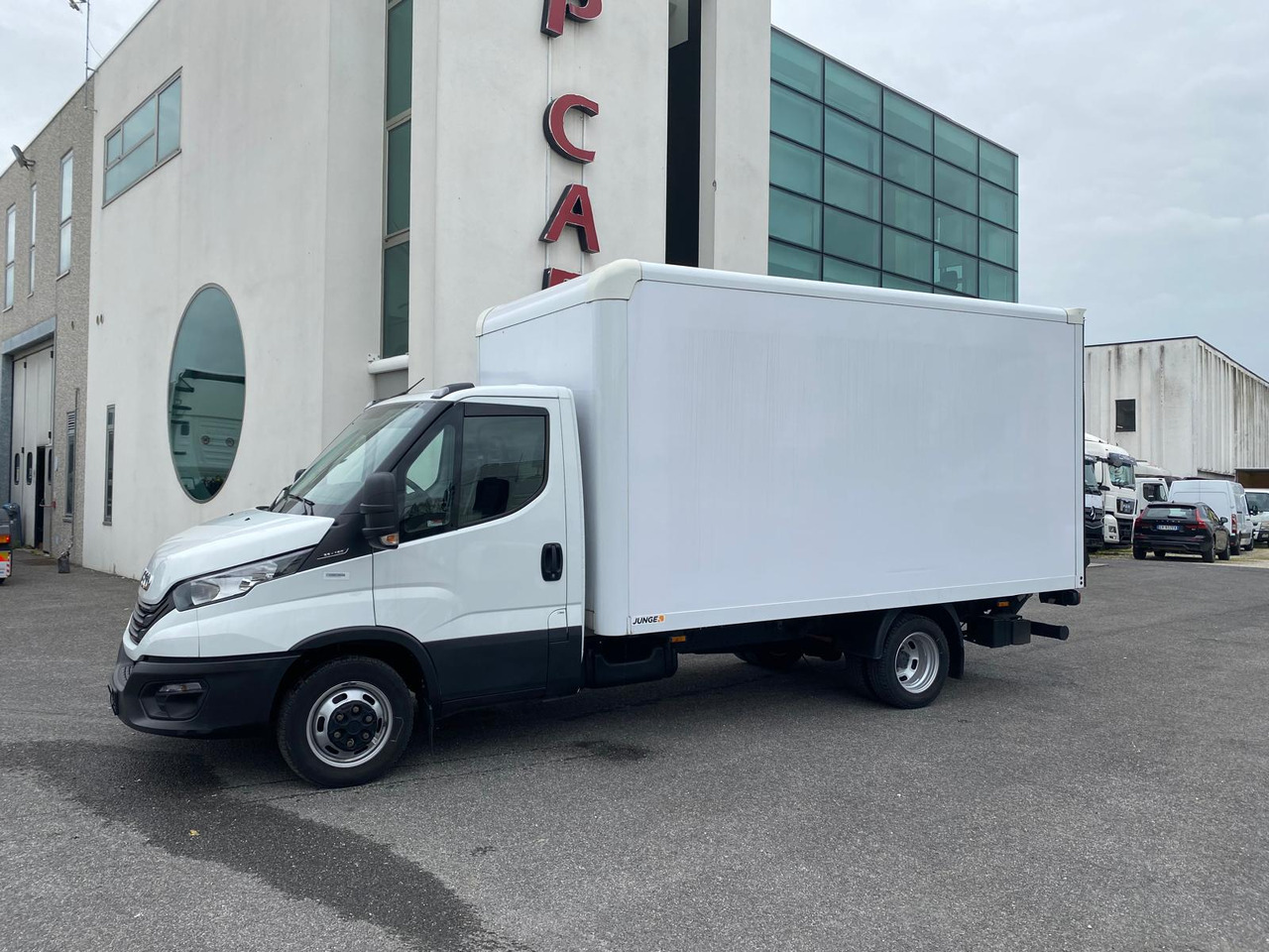 IVECO DAILY 35C16 - Furgoneta: foto 1 IVECO DAILY 35C16 - Furgoneta: foto 1