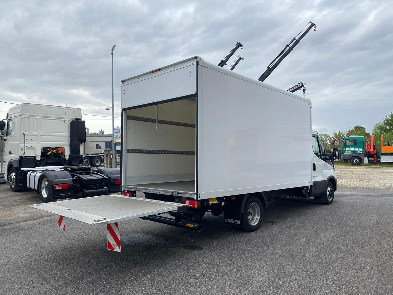 IVECO DAILY 35C16 - Furgoneta: foto 4 IVECO DAILY 35C16 - Furgoneta: foto 4