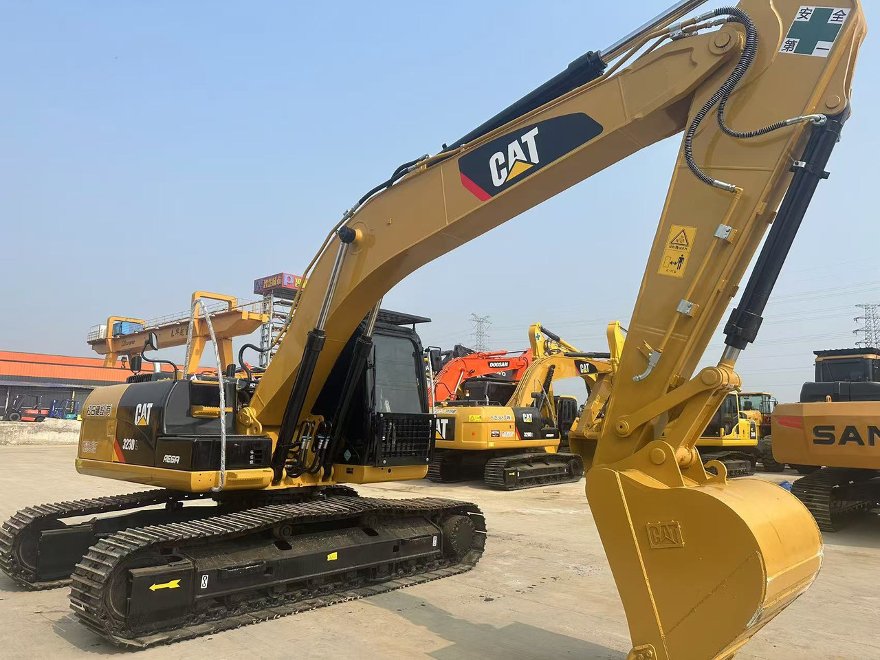 CATERPILLAR Used Digger CAT 323DL Construction Machinery Construction Digger Used CAT 323DL Cheap Excavator - Excavadora de cadenas: foto 2 CATERPILLAR Used Digger CAT 323DL Construction Machinery Construction Digger Used CAT 323DL Cheap Excavator - Excavadora de cadenas: foto 2