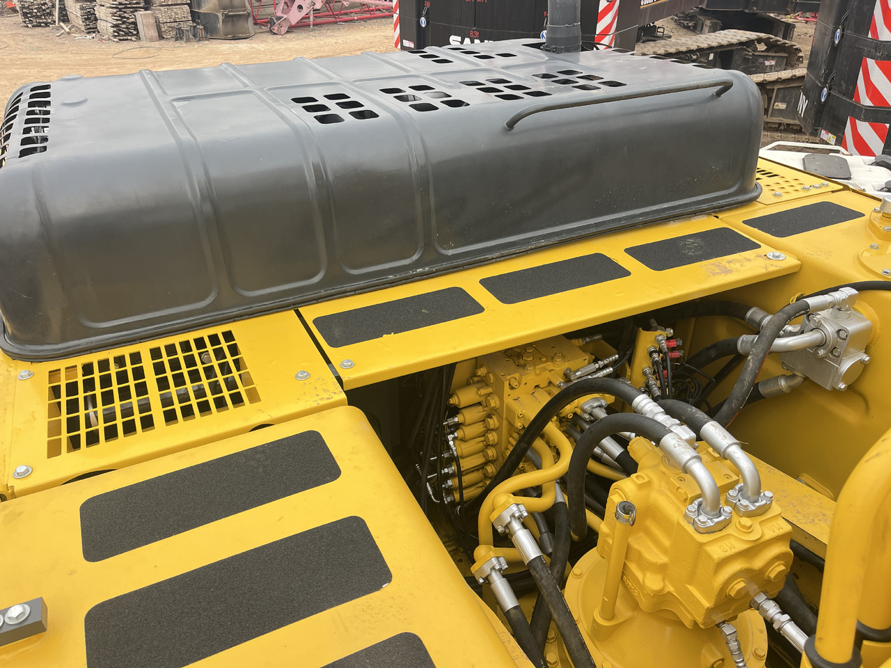 KOMATSU Crawler excavator Second-hand Excavator Komatsu PC 450-7for Sale-------Good Condition - Maquinaria de construcción: foto 3 KOMATSU Crawler excavator Second-hand Excavator Komatsu PC 450-7for Sale-------Good Condition - Maquinaria de construcción: foto 3