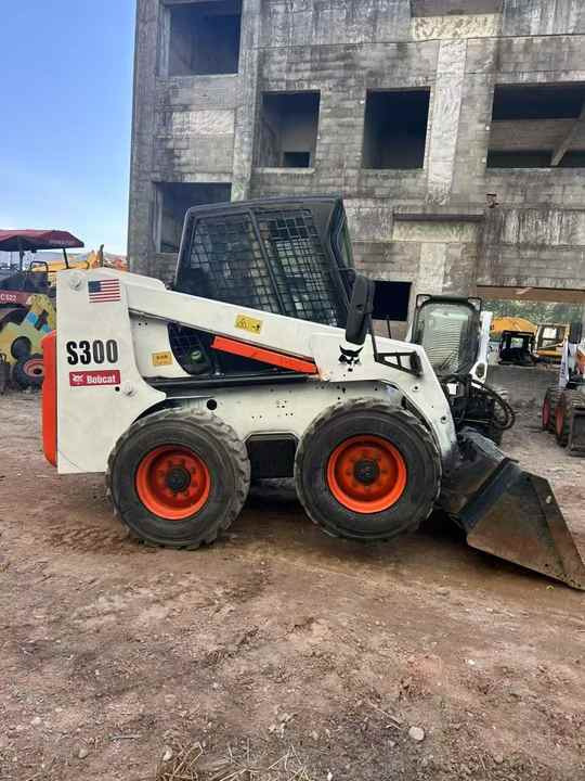 Second Hand BOBCAT S300 Skid-steer Loader with Very Good Performance Is for Sale at a Low Price - Minicargadora: foto 2 Second Hand BOBCAT S300 Skid-steer Loader with Very Good Performance Is for Sale at a Low Price - Minicargadora: foto 2