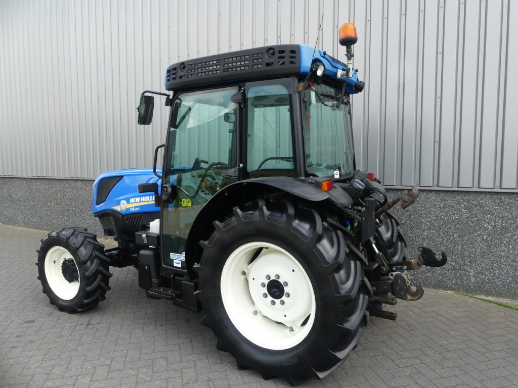 New Holland T4.100F - Tractor viñedo/ Frutero: foto 3 New Holland T4.100F - Tractor viñedo/ Frutero: foto 3