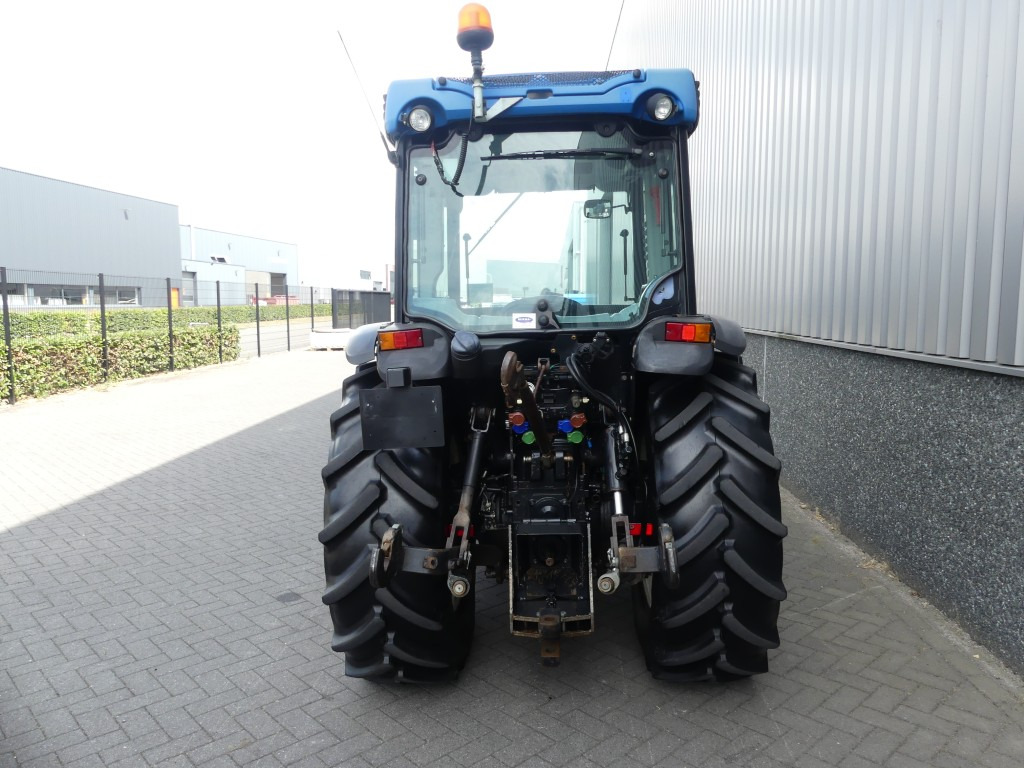 New Holland T4.100F - Tractor viñedo/ Frutero: foto 4 New Holland T4.100F - Tractor viñedo/ Frutero: foto 4