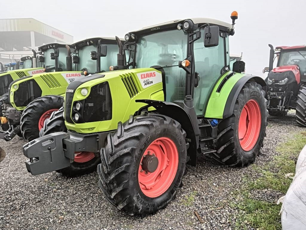 Claas Arion 440 - Tractor: foto 2 Claas Arion 440 - Tractor: foto 2