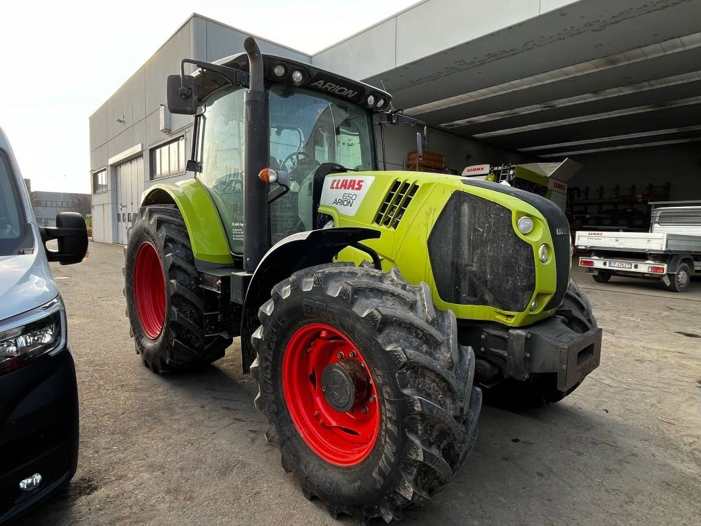 Claas Arion 650 - Tractor: foto 1 Claas Arion 650 - Tractor: foto 1