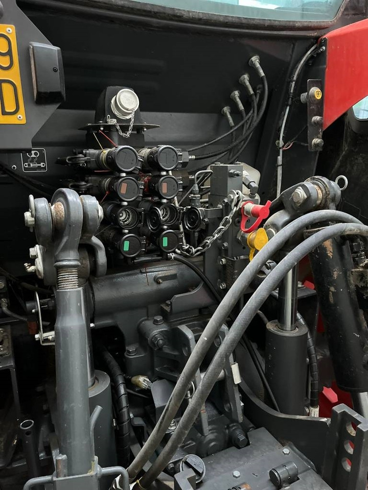 Kubota M 6-141 - Tractor: foto 3 Kubota M 6-141 - Tractor: foto 3