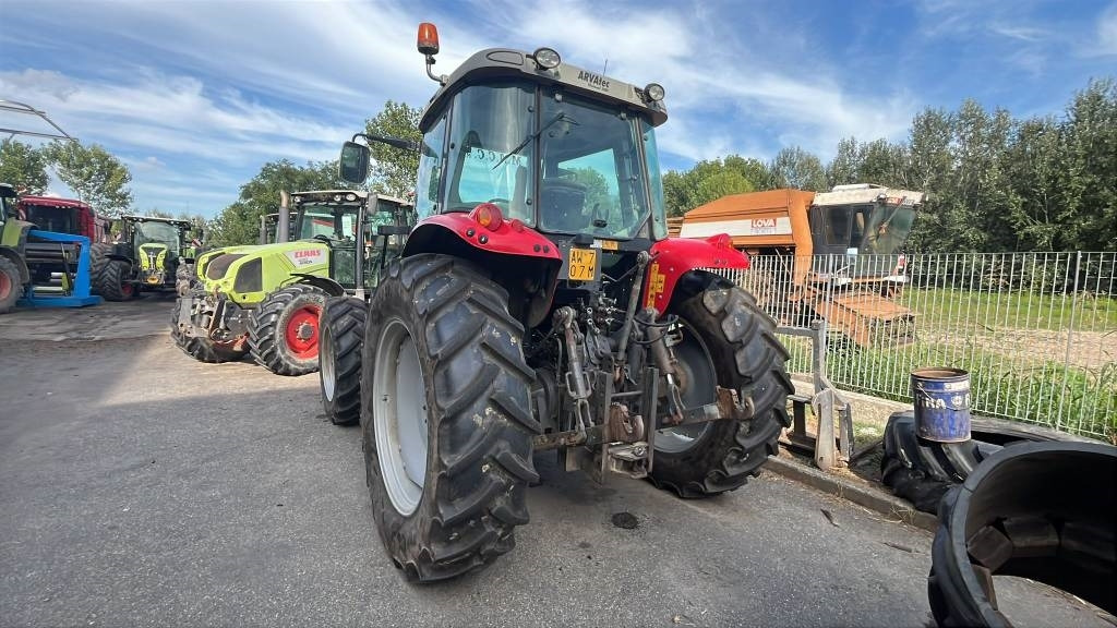 Massey Ferguson 5470 - Tractor: foto 4 Massey Ferguson 5470 - Tractor: foto 4