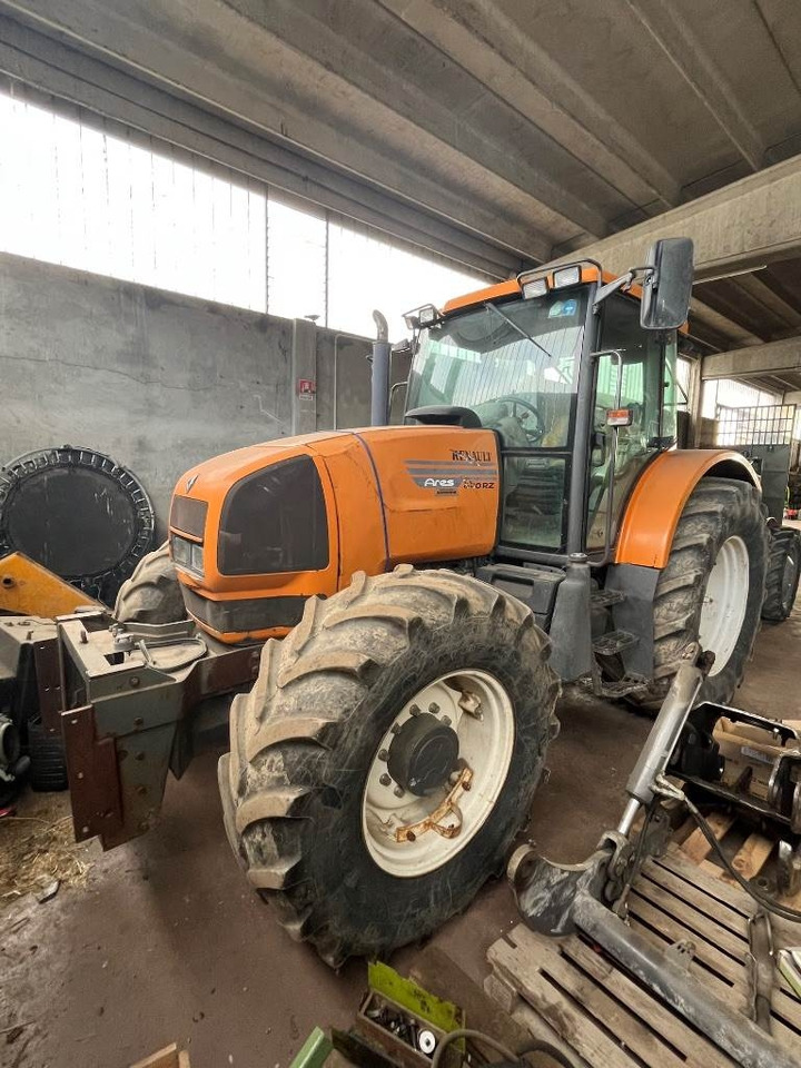 Renault Ares 640 RZ - Tractor: foto 1 Renault Ares 640 RZ - Tractor: foto 1