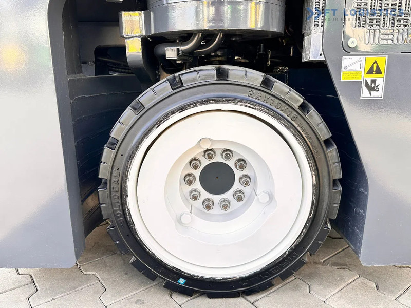 Carretilla de 4 vías Combilift C3000CB / LPG / TRIPLEX / 4900MM / FREE LIFT / POSITIONER / LIKE NEW C3000CB / LPG / TRIPLEX / 4900MM / FREE LIFT / POSITIONER /: foto 20 Carretilla de 4 vías Combilift C3000CB / LPG / TRIPLEX / 4900MM / FREE LIFT / POSITIONER / LIKE NEW C3000CB / LPG / TRIPLEX / 4900MM / FREE LIFT / POSITIONER /: foto 20