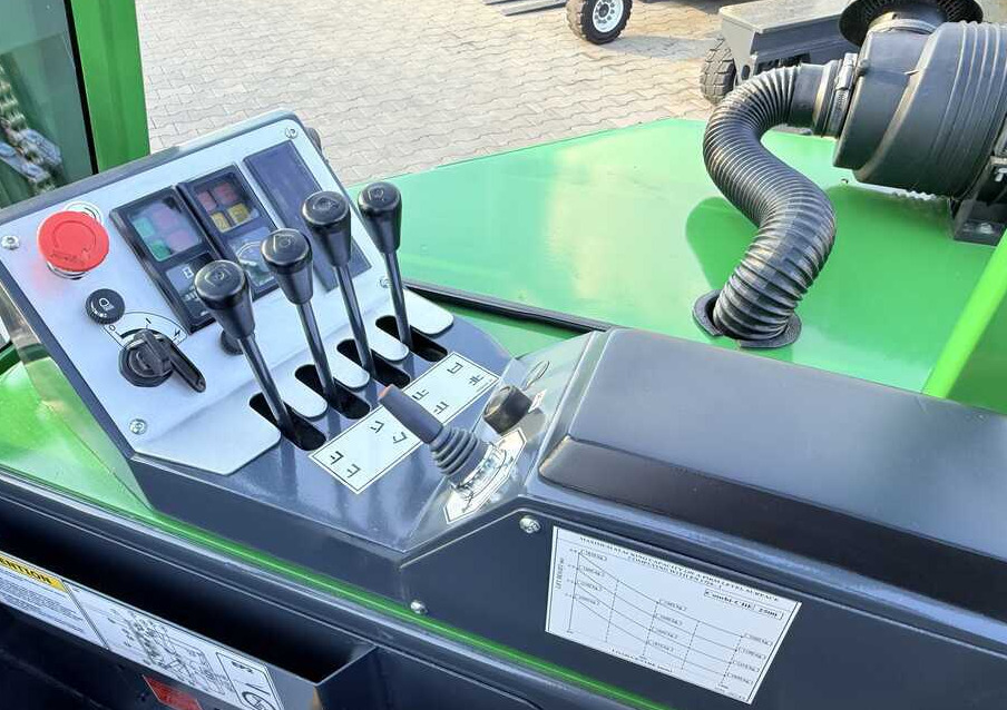 Carretilla de 4 vías Combilift Combilift C2500CB / TRIPLEX / 5500 MM / FULL FREE LIFT / DIESEL / ONLY 3768 HOURS / FORK POSITIONER / SIDE SHIFT / NEW TYRES / LIKE NEW / Wide range of multi-directional and side-loading for: foto 13