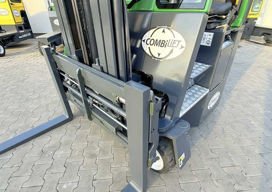 Carretilla de 4 vías Combilift Combilift C2500CB / TRIPLEX / 5500 MM / FULL FREE LIFT / DIESEL / ONLY 3768 HOURS / FORK POSITIONER / SIDE SHIFT / NEW TYRES / LIKE NEW / Wide range of multi-directional and side-loading for: foto 38