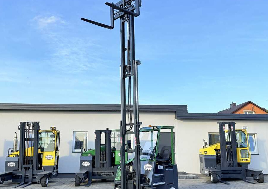 Carretilla de 4 vías Combilift Combilift C2500CB / TRIPLEX / 5500 MM / FULL FREE LIFT / DIESEL / ONLY 3768 HOURS / FORK POSITIONER / SIDE SHIFT / NEW TYRES / LIKE NEW / Wide range of multi-directional and side-loading for: foto 25