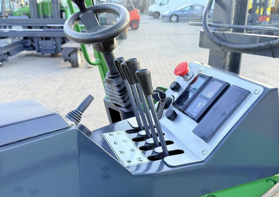 Carretilla de 4 vías Combilift Combilift C2500CB / TRIPLEX / 5500 MM / FULL FREE LIFT / DIESEL / ONLY 3768 HOURS / FORK POSITIONER / SIDE SHIFT / NEW TYRES / LIKE NEW / Wide range of multi-directional and side-loading for: foto 30