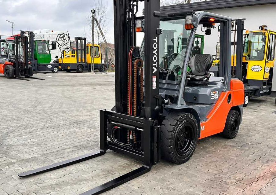 Toyota 52-8FDJF35 / DIESEL / 2016 / ONLY 2,096 HOURS / DUPLEX MAST / LIKE NEW - Carretilla elevadora diésel: foto 1 Toyota 52-8FDJF35 / DIESEL / 2016 / ONLY 2,096 HOURS / DUPLEX MAST / LIKE NEW - Carretilla elevadora diésel: foto 1