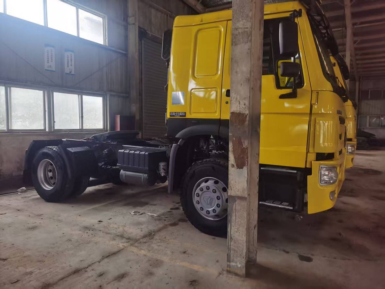 SINOTRUK 4×2 - Cabeza tractora: foto 2 SINOTRUK 4×2 - Cabeza tractora: foto 2