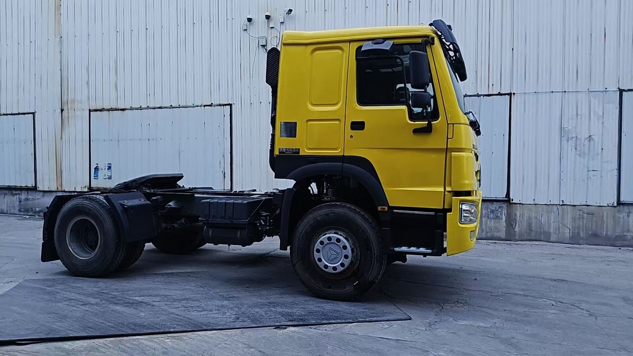 SINOTRUK HOWO371,4×2 - Cabeza tractora: foto 4 SINOTRUK HOWO371,4×2 - Cabeza tractora: foto 4