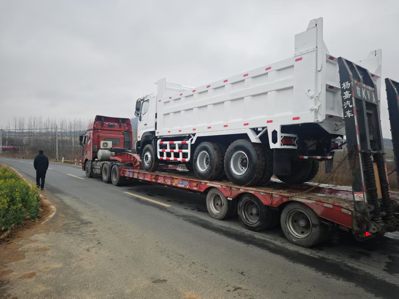 HINO HINO 700 - Volquete camión: foto 3 HINO HINO 700 - Volquete camión: foto 3