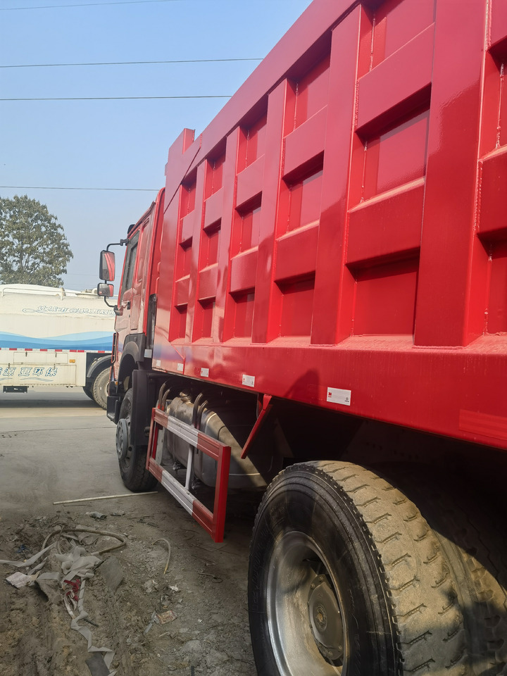 HOWO HOWO 6*4 371 dump truck - Volquete camión: foto 1 HOWO HOWO 6*4 371 dump truck - Volquete camión: foto 1