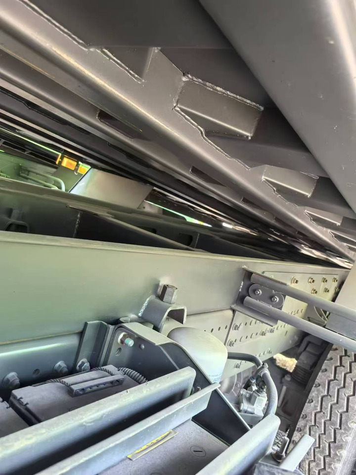 HOWO HOWO 6*6 dump truck - Volquete camión: foto 4 HOWO HOWO 6*6 dump truck - Volquete camión: foto 4