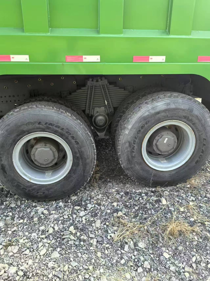 HOWO HOWO 6*6 dump truck - Volquete camión: foto 5 HOWO HOWO 6*6 dump truck - Volquete camión: foto 5