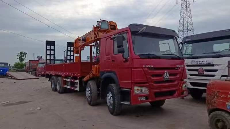 HOWO XCMG HOWO 375 chassis ,XCMG QY16D - Camión grúa: foto 1 HOWO XCMG HOWO 375 chassis ,XCMG QY16D - Camión grúa: foto 1
